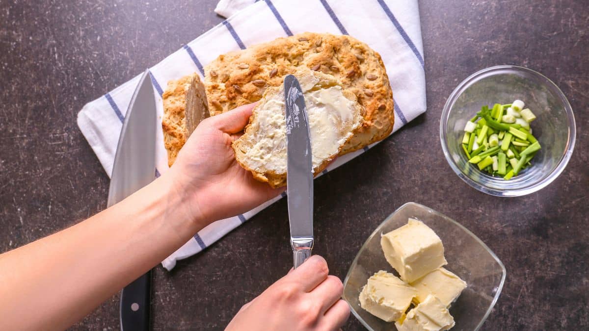 adieu le beurre sur les tartines, voici par quoi le remplacer pour éviter les pics glycémiques dès le matin
