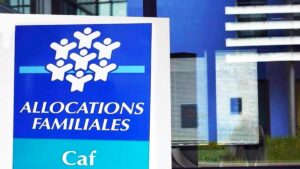 caf les regles changent certains beneficiaires ne toucheront plus dallocations sils gagnent plus que ce montant