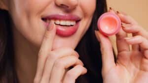 ce baume à lèvres noté 100100 sur yuka rendra votre bouche plus pulpeuse