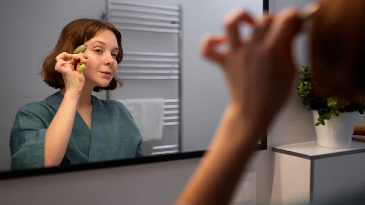 ce détail ignoré dans 90% des routines anti âge et qui pourrait pourtant tout changer après 45 ans