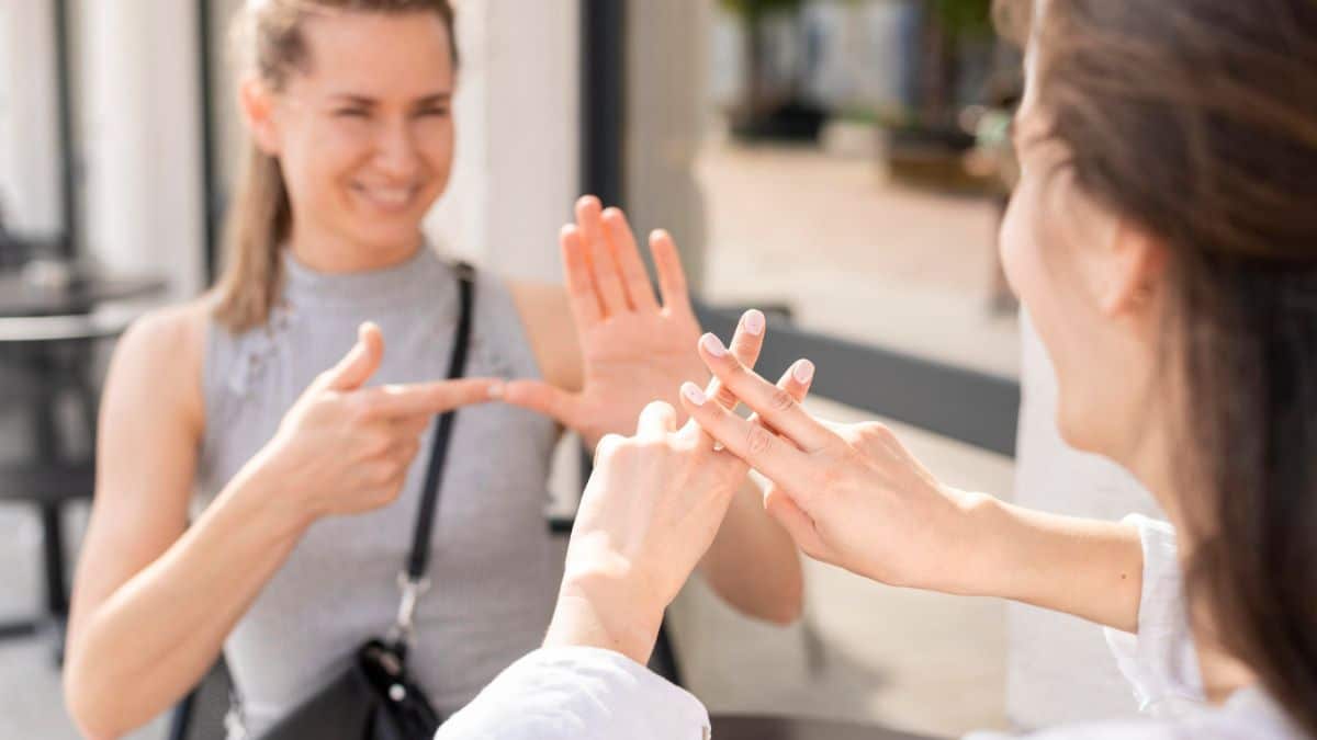 ce geste simple du matin adopté par certaines cadres pour lisser le teint et booster la confiance en réunion