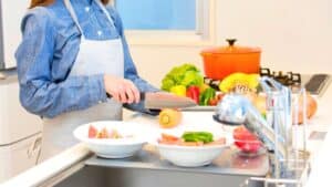 il faut s'en débarrasser cet ustensile de cuisine est dangereux pour la santé, selon un gastro entérologue