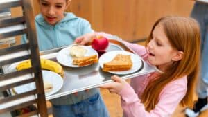 impôts 2025 peu de parents savent que le fisc rembourse les frais de cantine scolaire