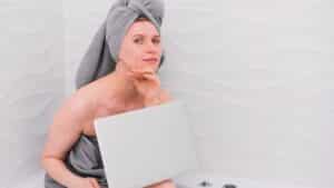pourquoi les consommatrices ne jurent plus que par des textures hybrides dans leur salle de bain