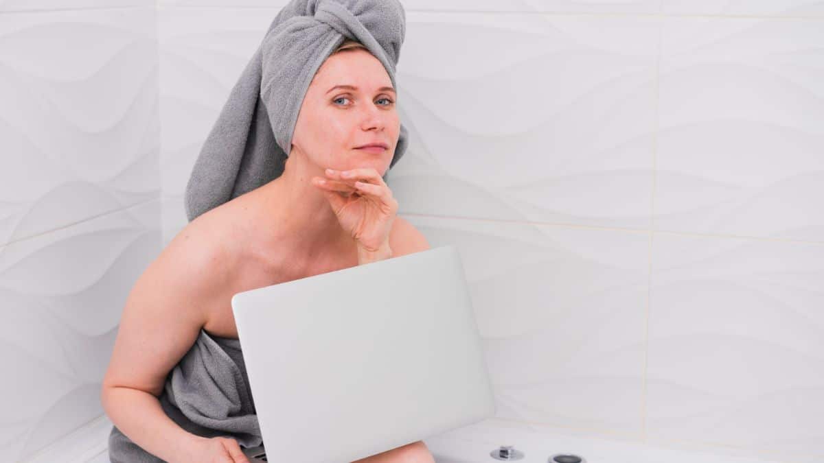 pourquoi les consommatrices ne jurent plus que par des textures hybrides dans leur salle de bain