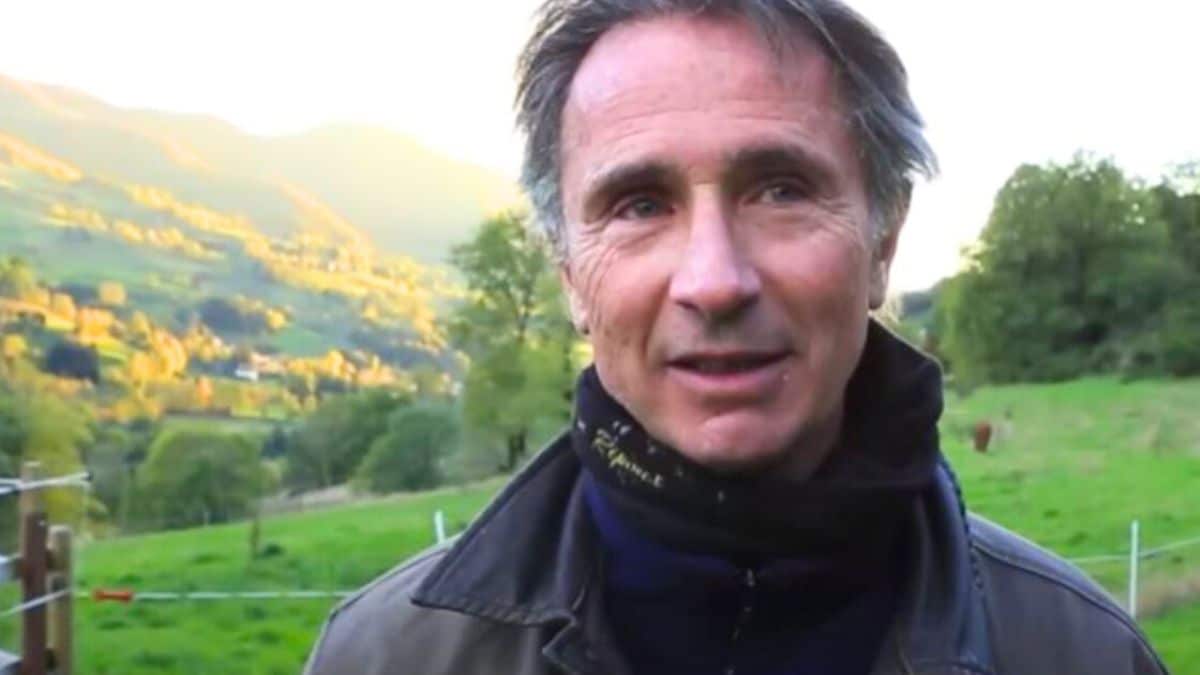 thierry lhermitte isolé cette maison survivaliste dans les bois où il a trouvé refuge avec sa femme