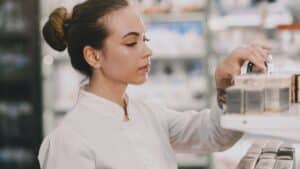 travailler dans le secteur de la dermocosmétique ces postes peu connus mais très recherchés en 2025