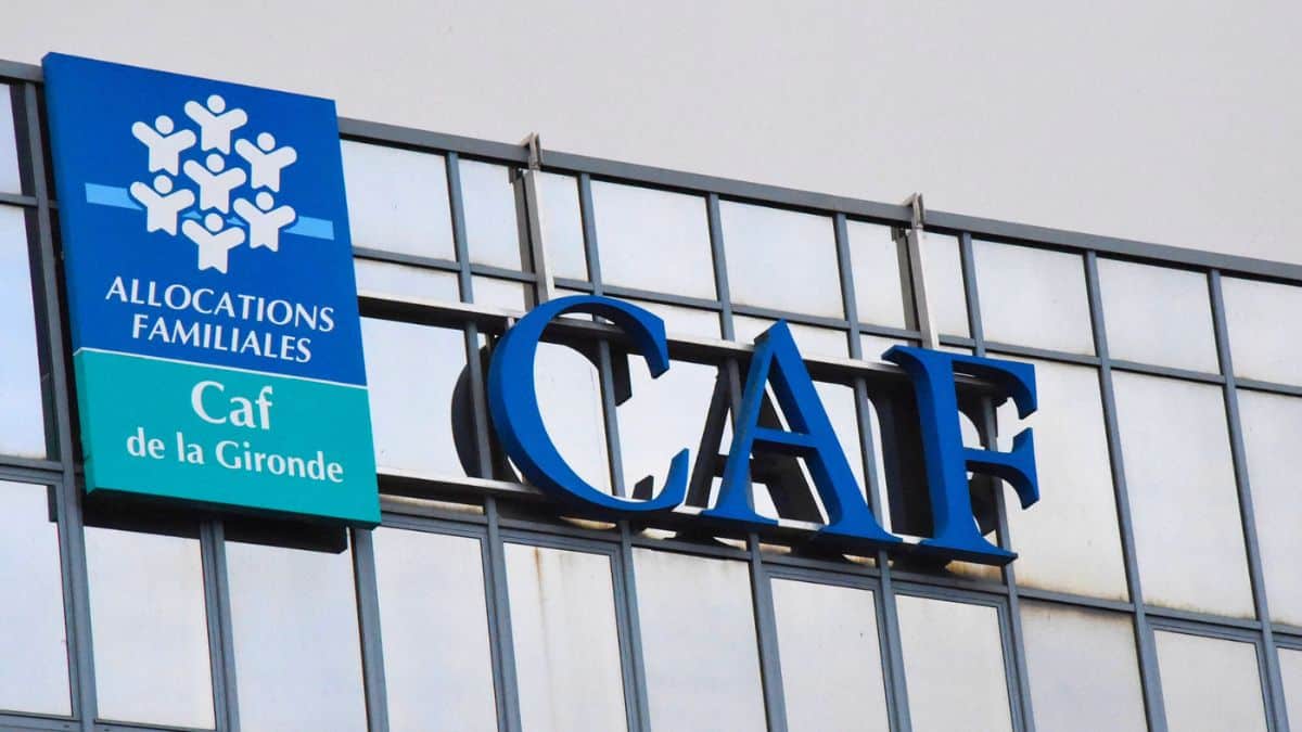 une famille a t elle réellement perçu 6000€ d'allocations par mois de la part de la caf