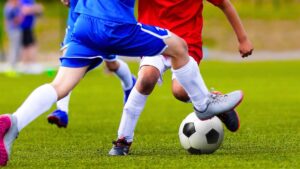 abandonne a la naissance il devient star du football aujourdhui millionnaire ses parents lui reclament de largent (1)