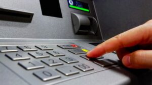 adieu les cartes bancaires voici comment retirer de largent dans les distributeurs de billets sans cb adieu les cartes bancaires voici comment retirer de largent dans les distributeurs d (1)