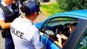 annulation definitive du permis de conduire et 1500e damende pour les conducteurs qui ont cet objet en voiture (1)