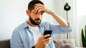 attention a ce message sur votre telephone il peut indiquer que votre carte sim a ete piratee