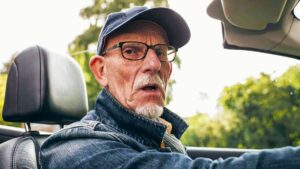 automobilistes avez vous le droit de conduire avec une casquette ou un chapeau ce que dit le code de la route automobilistes avez vous le droit de conduire avec une casquette ou un chape