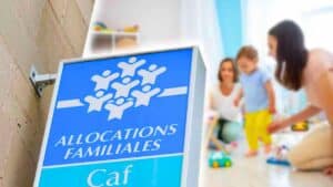caf bonne nouvelle, un virement de 500 euros arrive sur le compte en banque de ces français avant les vacances d’été