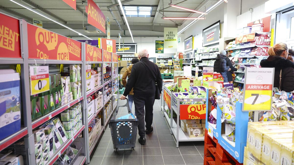 cette celebre enseigne discount va faire payer lentree de ses magasins