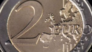 cette piece de 2 euros que tous les ecoliers francais ont recu gratuitement se revend une fortune