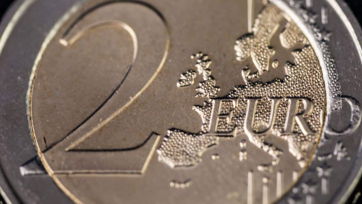 cette piece de 2 euros que tous les ecoliers francais ont recu gratuitement se revend une fortune