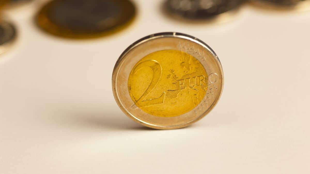 cette pièce de 2€ avec une anomalie sur la tranche vaut 7800€ “je l’avais mise de côté à cause du bruit qu’elle faisait”