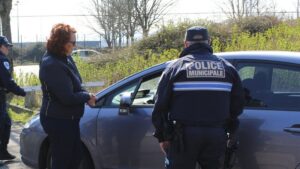 de 750 e a 3 750 e damende et confiscation du vehicule pour les automobilistes qui ont cet objet en voiture de 750 e a 3 750 e damende et confiscation du vehicule pour les automobilistes