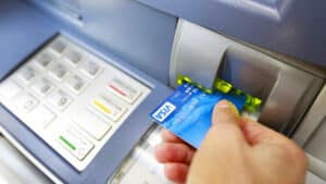 distributeurs de billets vous devez faire ceci avant dinserer votre cb pour eviter les arnaques