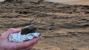 il a cru quil sest procure un bout de meteorite mais en realite cest la preuve incontestable que mars abrite une source deau