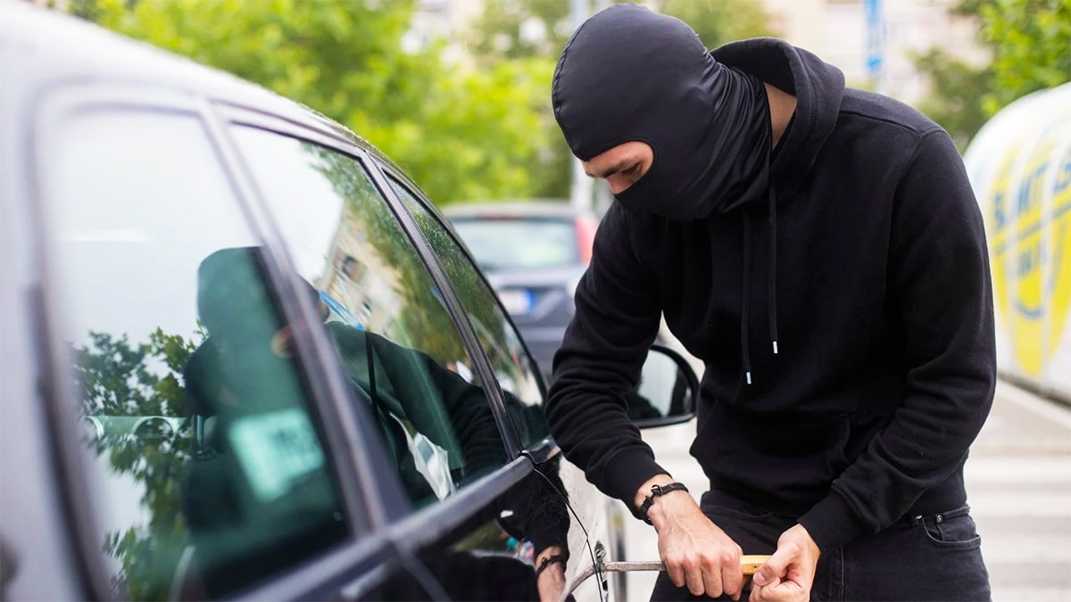 la gendarmerie alerte les automobilistes doivent regarder le sol avant de monter dans leur voiture (1)