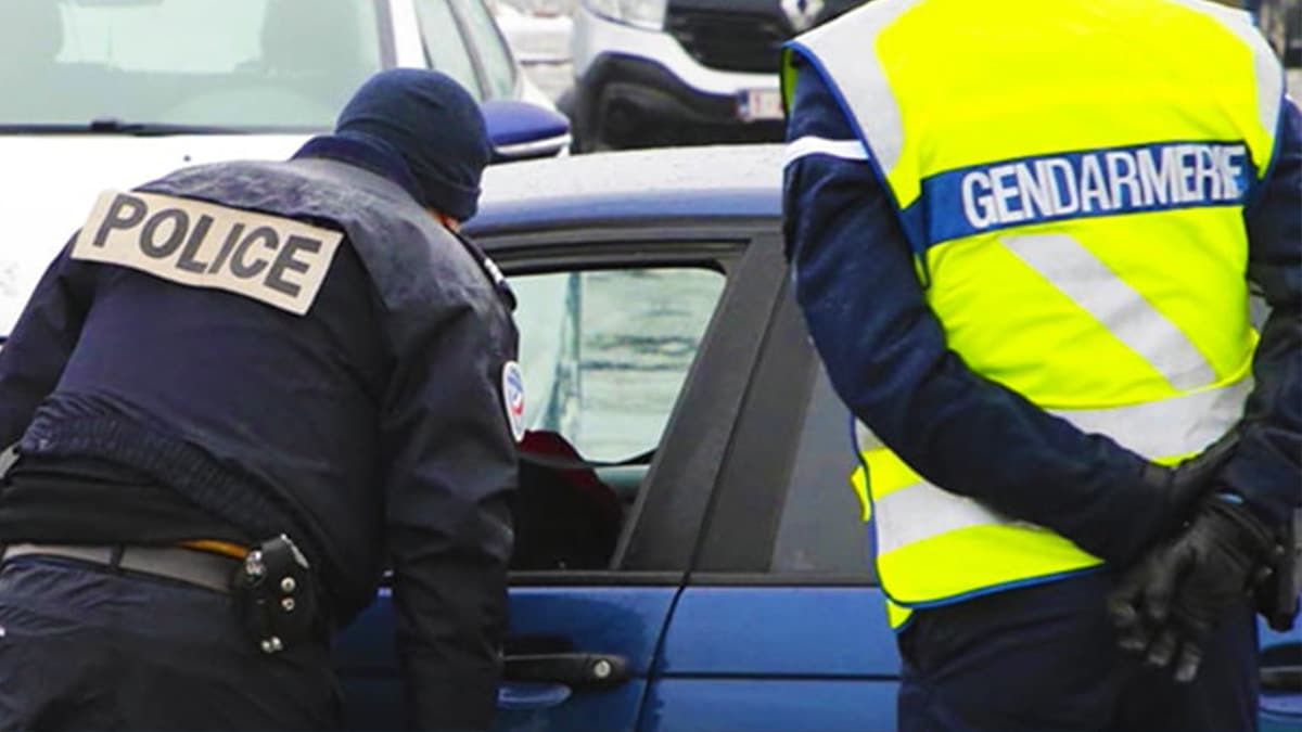 les equipements obligatoires en voiture en 2025 pour les automobilistes sous peine damendes salees