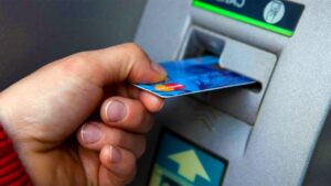 les experts recommandent dajouter un autocollant sur votre carte bancaire une astuce infaillible les experts recommandent dajouter un autocollant sur votre carte bancaire une astuce infa