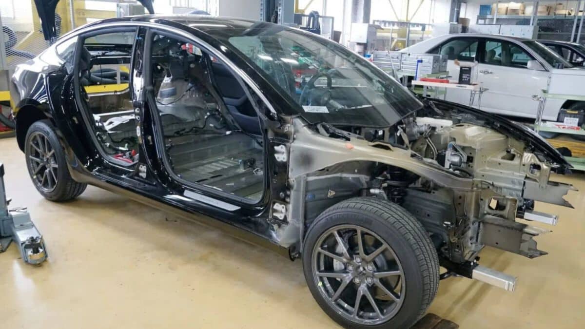 les nouvelles ne sont pas bonnes les voitures electriques chinoises inquietent les experts apres demontage