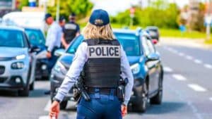 lourde amende et retrait de points pour les automobilistes qui portent ces lunettes au volant