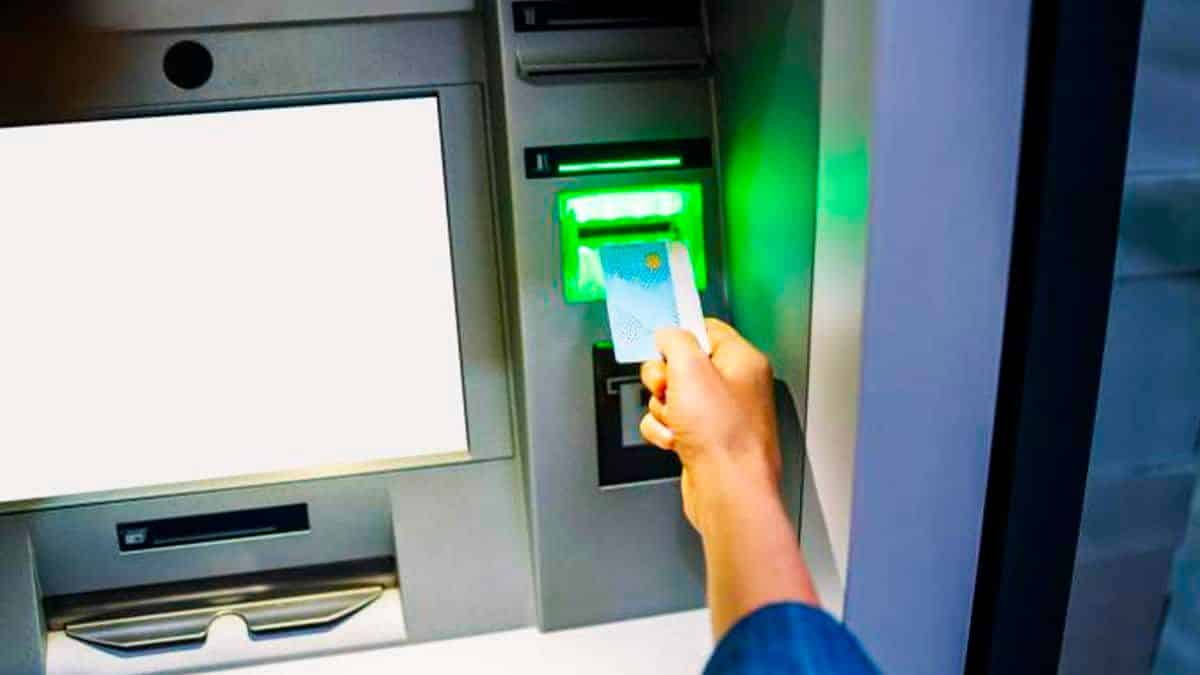 n'introduisez pas votre carte bancaires dans ces distributeurs automatiques, ils ont été piratés