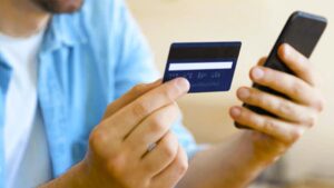 si votre telephone commence a faire cela verifiez vite votre compte bancaire (1)